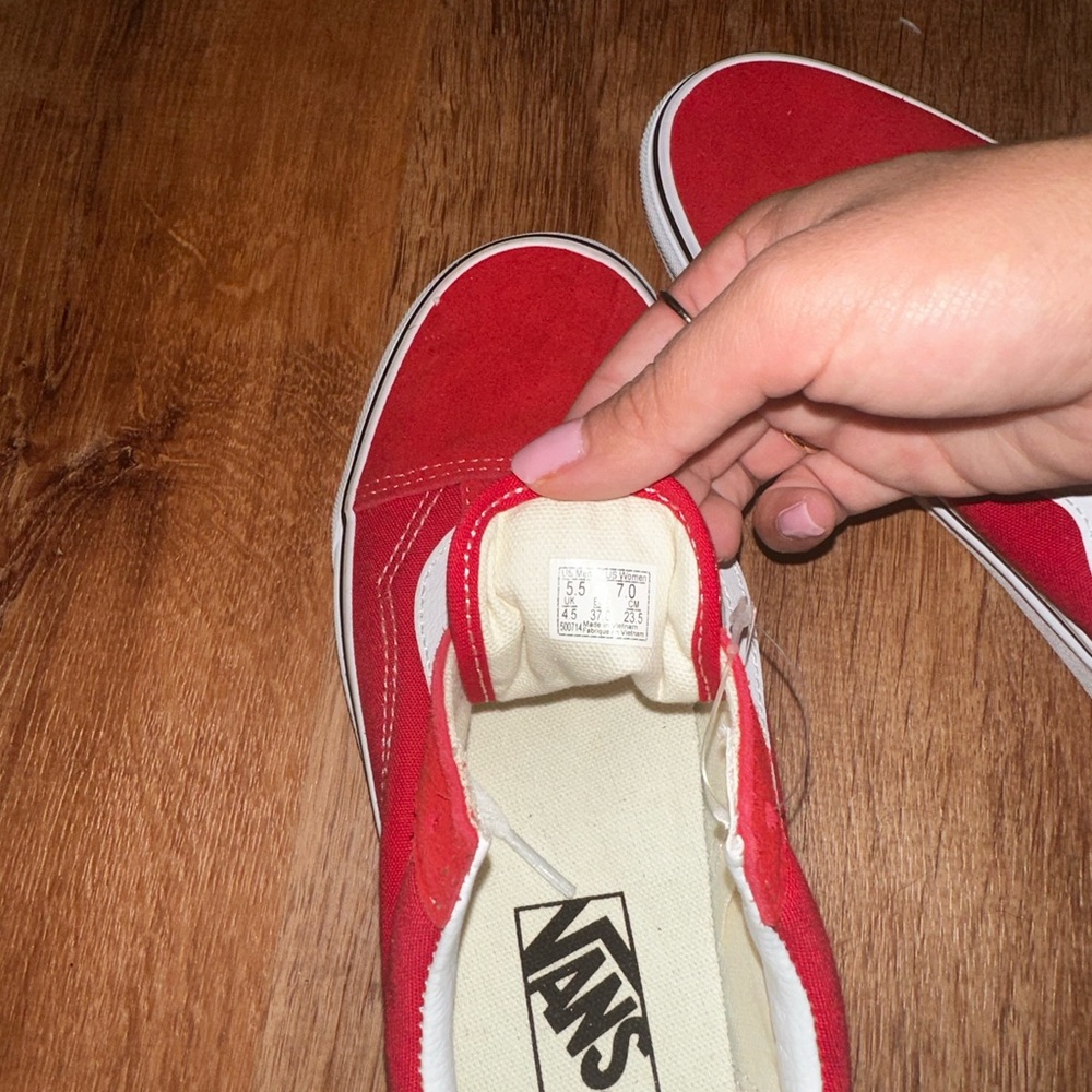 Red vans - Picture 3 of 3